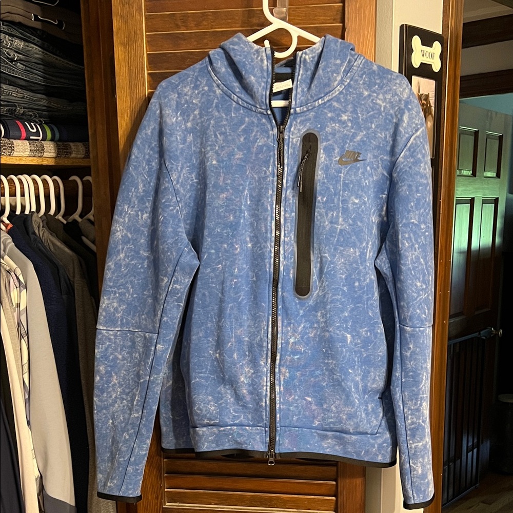 Nike Blue Patterned Hoodie with Zipper Pocket